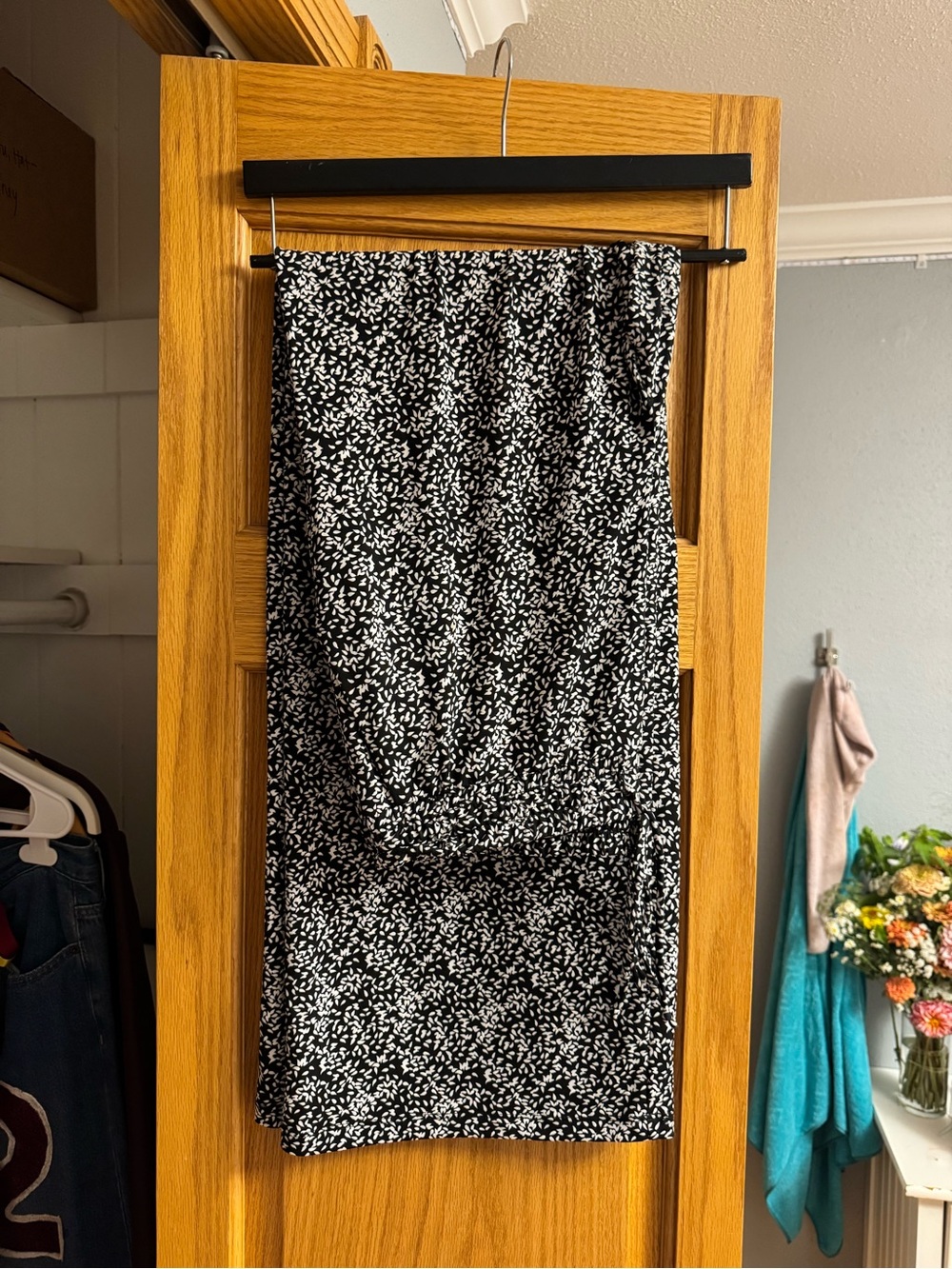 Women's Black & White Printed Midi Pants
